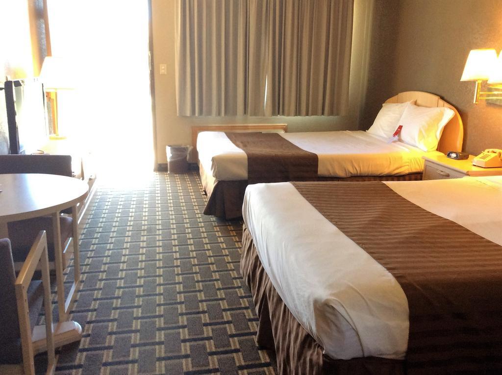 ביבר Econo Lodge מראה חיצוני תמונה