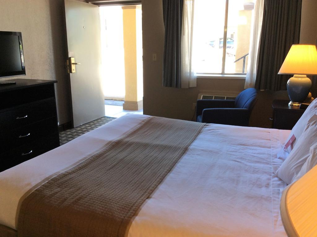 ביבר Econo Lodge מראה חיצוני תמונה